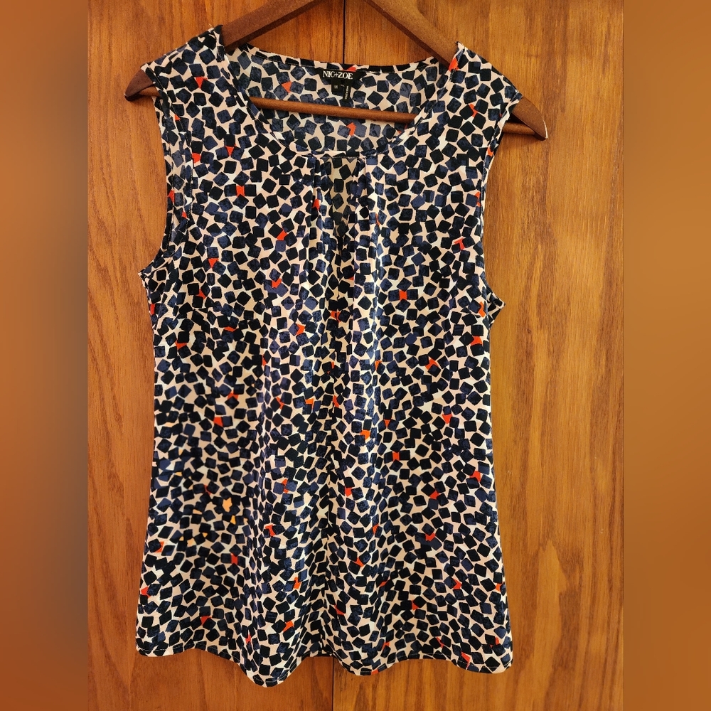 Nic + Zoe Mover and Shaker Keyhole Tank Top